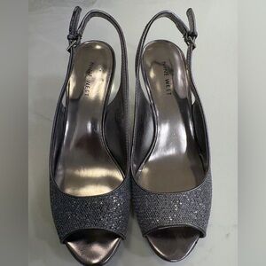 Nine West Silver peep toe skin back 3 1/2 in heels